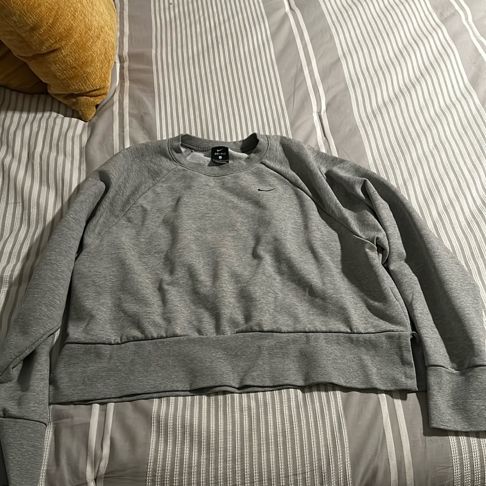 Nike slash versa sweatshirt. Size L